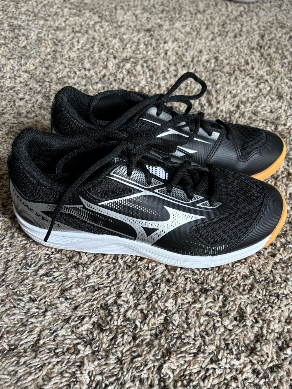 Mizuno cyclone speed 5 Volleyball court shoes Women’s size 6